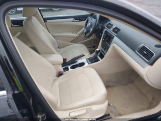2013 Volkswagen Passat 2.5l Se მანქანა იყიდება აუქციონზე, vin: 1VWBP7A39DC122041, აუქციონის ნომერი: 44676426