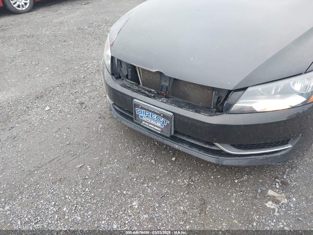 2013 Volkswagen Passat 2.5l Se მანქანა იყიდება აუქციონზე, vin: 1VWBP7A39DC122041, აუქციონის ნომერი: 44676426