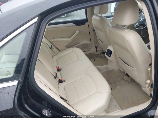2013 Volkswagen Passat 2.5l Se მანქანა იყიდება აუქციონზე, vin: 1VWBP7A39DC122041, აუქციონის ნომერი: 44676426