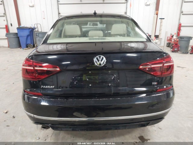 44676537 :رقم المزاد ، 1VWAA7A33JC008058 vin ، 2018 Volkswagen Passat 2.0t R-line/2.0t S مزاد بيع