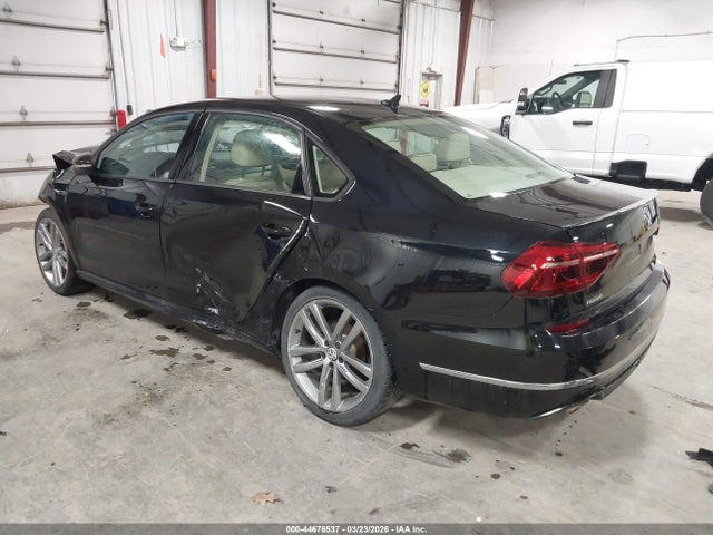 2018 VOLKSWAGEN PASSAT 1VWAA7A33JC008058 Photo 2