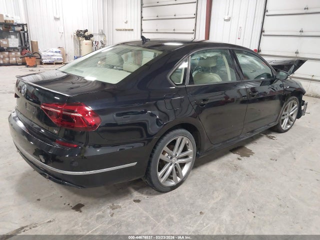 2018 VOLKSWAGEN PASSAT 1VWAA7A33JC008058 Photo 3