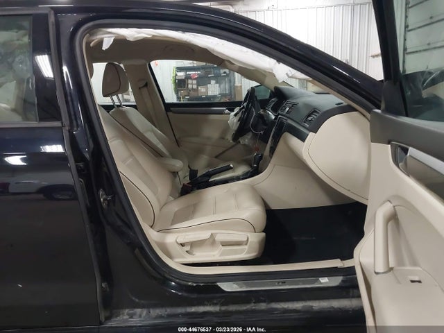 2018 VOLKSWAGEN PASSAT 1VWAA7A33JC008058 Photo 4