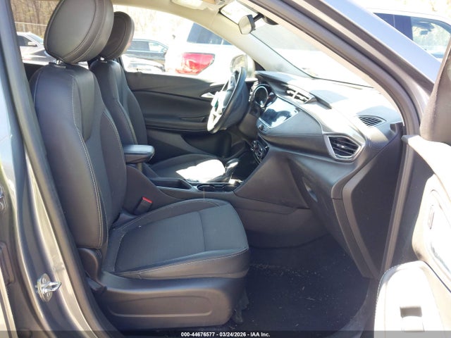 44676577 :رقم المزاد ، KL4MMESL3MB180203 vin ، 2021 Buick Encore Gx Awd Select مزاد بيع