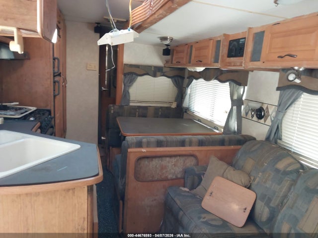 44676593 :رقم المزاد ، 1EA1B302842808790 vin ، 2004 Fleetwood Travel Trlr مزاد بيع