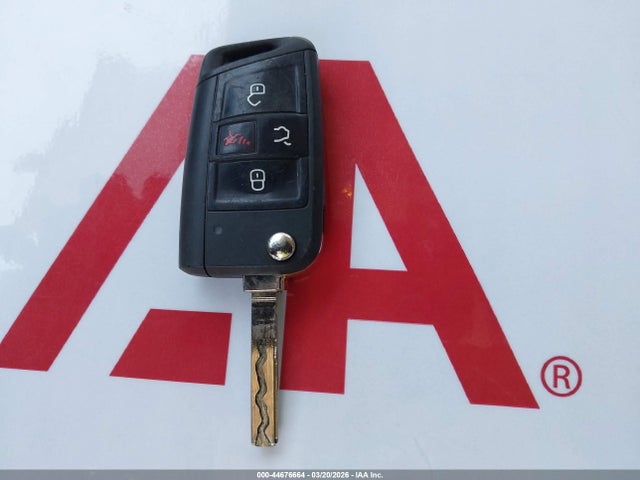 3VV1B7AX9JM025806 Volkswagen Tiguan 2.0t S