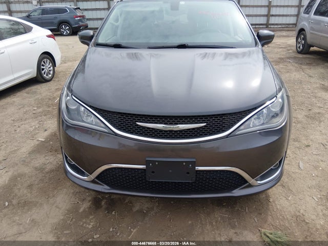 Продаж на аукціоні авто 2017 Chrysler Pacifica Touring-l, vin: 2C4RC1BG9HR757107, номер лоту: 44676668
