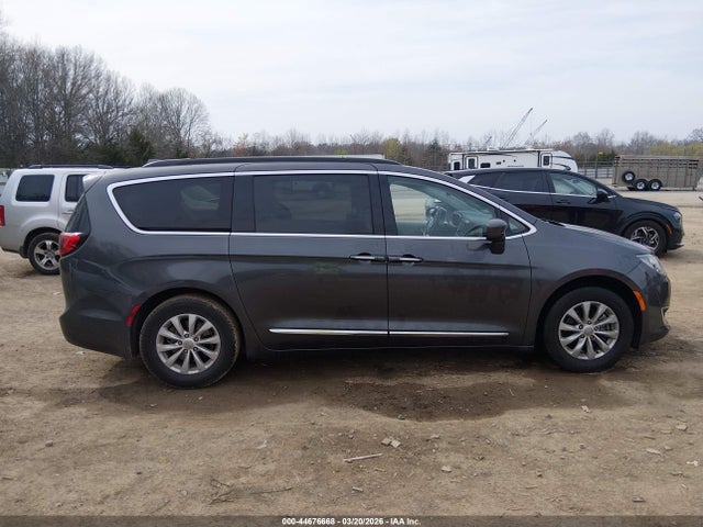 Продаж на аукціоні авто 2017 Chrysler Pacifica Touring-l, vin: 2C4RC1BG9HR757107, номер лоту: 44676668