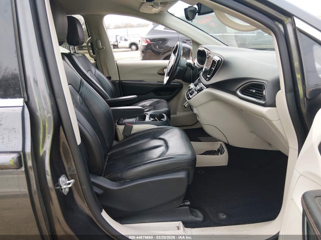 Продаж на аукціоні авто 2017 Chrysler Pacifica Touring-l, vin: 2C4RC1BG9HR757107, номер лоту: 44676668