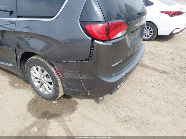 Продаж на аукціоні авто 2017 Chrysler Pacifica Touring-l, vin: 2C4RC1BG9HR757107, номер лоту: 44676668