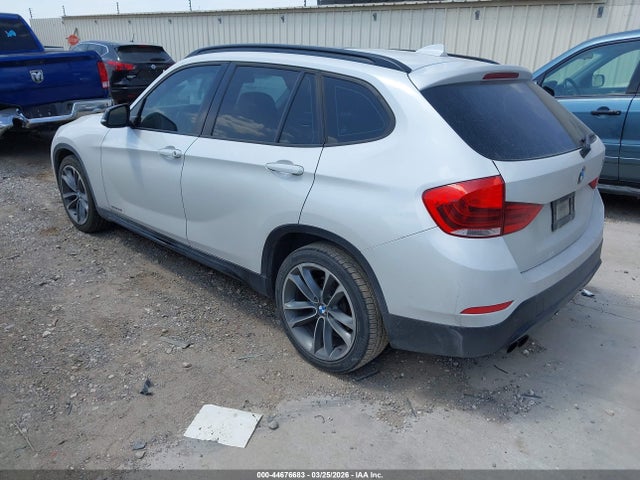 2014 BMW X1 WBAVM1C51EVW49272 Photo 2