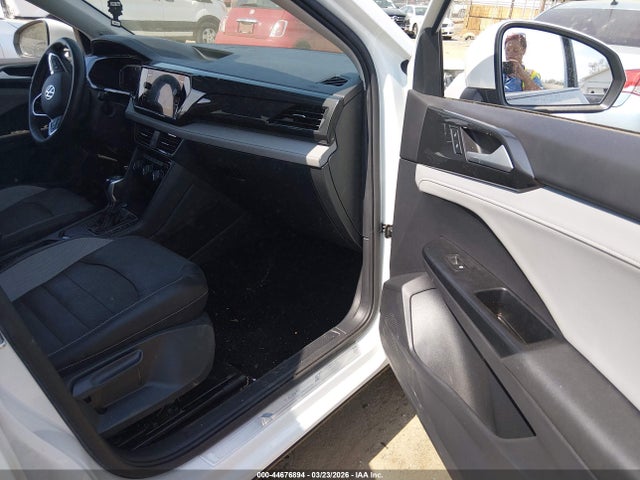 Продажа на аукционе авто 2022 Volkswagen Taos 1.5t Sel, vin: 3VV1X7B28NM004827, номер лота: 44676894