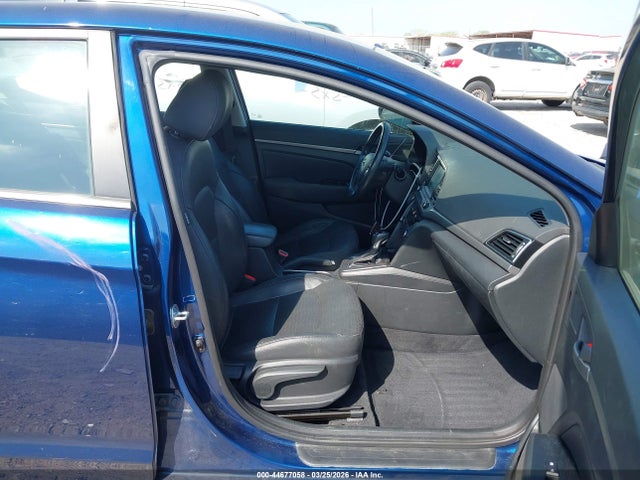 2017 Hyundai Elantra Limited მანქანა იყიდება აუქციონზე, vin: 5NPD84LF8HH033263, აუქციონის ნომერი: 44677058