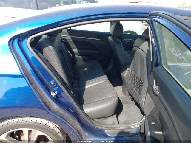 2017 Hyundai Elantra Limited მანქანა იყიდება აუქციონზე, vin: 5NPD84LF8HH033263, აუქციონის ნომერი: 44677058