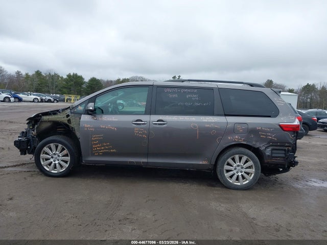 5TDDZ3DC0HS155377 Toyota Sienna Limited 7 Passenger