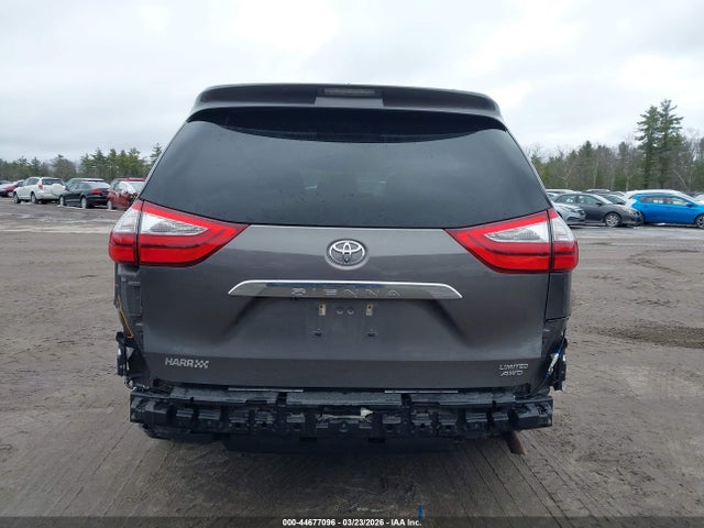 5TDDZ3DC0HS155377 Toyota Sienna Limited 7 Passenger