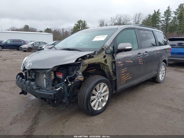 5TDDZ3DC0HS155377 Toyota Sienna Limited 7 Passenger