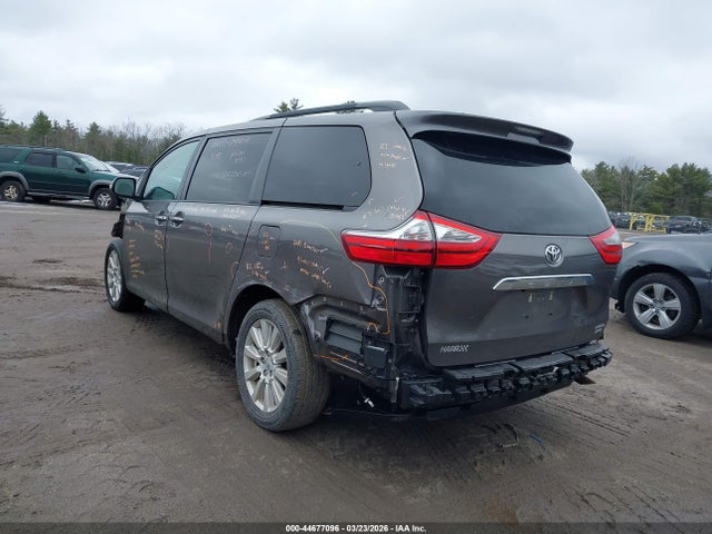 5TDDZ3DC0HS155377 Toyota Sienna Limited 7 Passenger