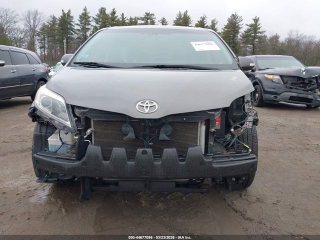 5TDDZ3DC0HS155377 Toyota Sienna Limited 7 Passenger