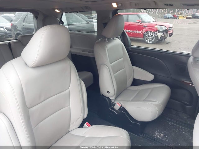 5TDDZ3DC0HS155377 Toyota Sienna Limited 7 Passenger