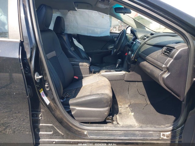 44677101 :رقم المزاد ، 4T1BF1FK6EU390782 vin ، 2014 Toyota Camry Se مزاد بيع