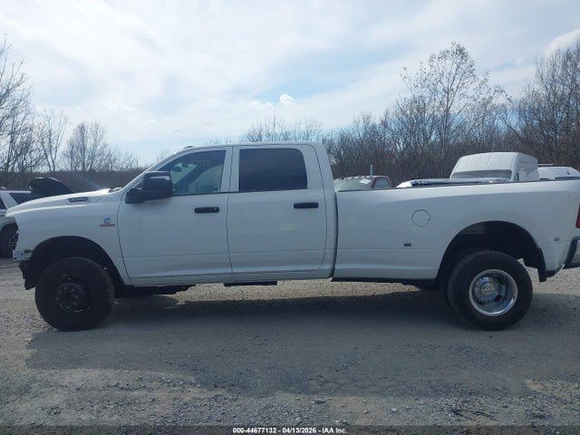44677132 :رقم المزاد ، 3C63RRGL2RG350172 vin ، 2024 Ram 3500 Tradesman  4x4 8' Box مزاد بيع