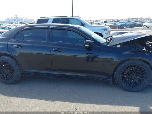 44677152 :رقم المزاد ، 2C3CCAGGXJH241059 vin ، 2018 Chrysler 300 300s Awd مزاد بيع