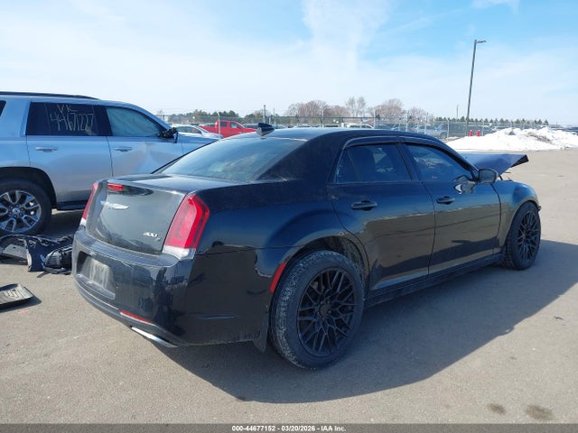 44677152 :رقم المزاد ، 2C3CCAGGXJH241059 vin ، 2018 Chrysler 300 300s Awd مزاد بيع
