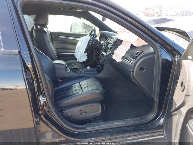 44677152 :رقم المزاد ، 2C3CCAGGXJH241059 vin ، 2018 Chrysler 300 300s Awd مزاد بيع