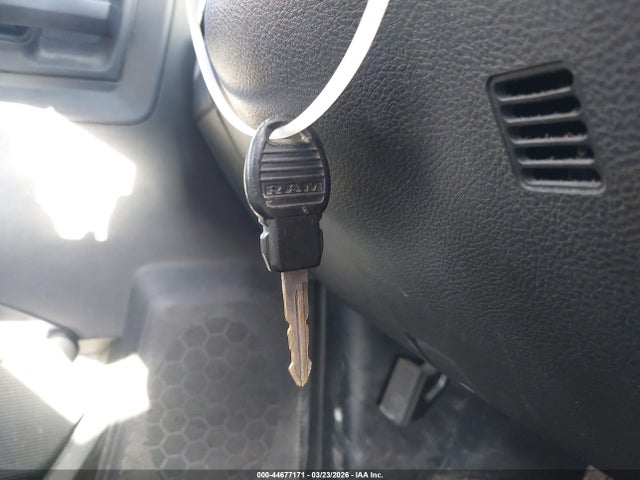 44677171 :رقم المزاد ، 3C6JR6DT4JG171419 vin ، 2018 Ram 1500 Tradesman  4x2 8' Box مزاد بيع