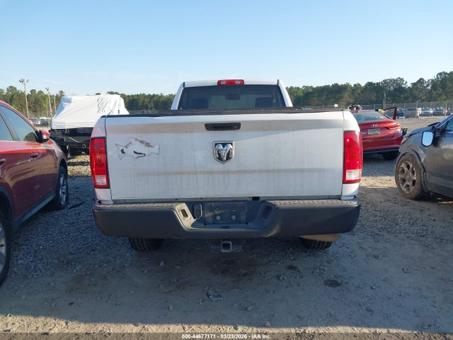 44677171 :رقم المزاد ، 3C6JR6DT4JG171419 vin ، 2018 Ram 1500 Tradesman  4x2 8' Box مزاد بيع