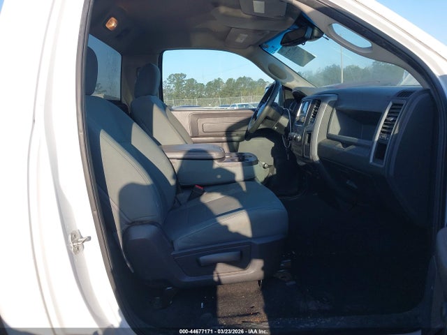 44677171 :رقم المزاد ، 3C6JR6DT4JG171419 vin ، 2018 Ram 1500 Tradesman  4x2 8' Box مزاد بيع