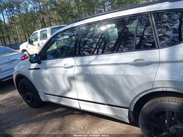 Продаж на аукціоні авто 2024 Volkswagen Tiguan 2.0t Se R-line Black, vin: 3VVCB7AX4RM154914, номер лоту: 44677224