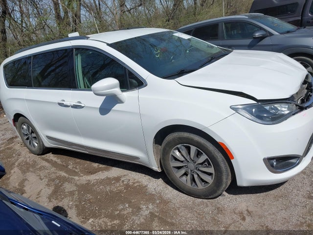 Продаж на аукціоні авто 2019 Chrysler Pacifica Touring L, vin: 2C4RC1BG3KR651419, номер лоту: 44677365