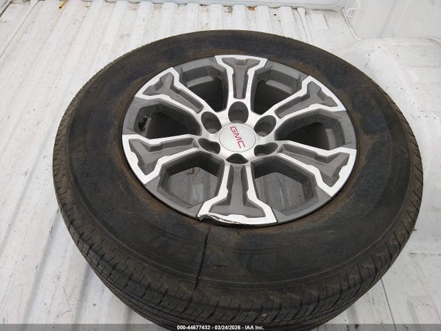 Продажа на аукционе авто 2025 Gmc Sierra 1500 4wd  Short Box Slt, vin: 1GTUUDED3SZ238805, номер лота: 44677432