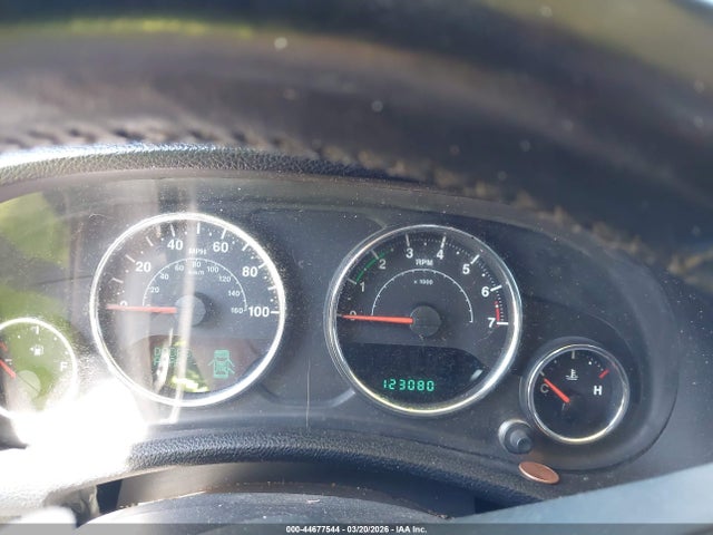 44677544 :رقم المزاد ، 1C4BJWEG2DL513415 vin ، 2013 Jeep Wrangler Unlimited Sahara مزاد بيع