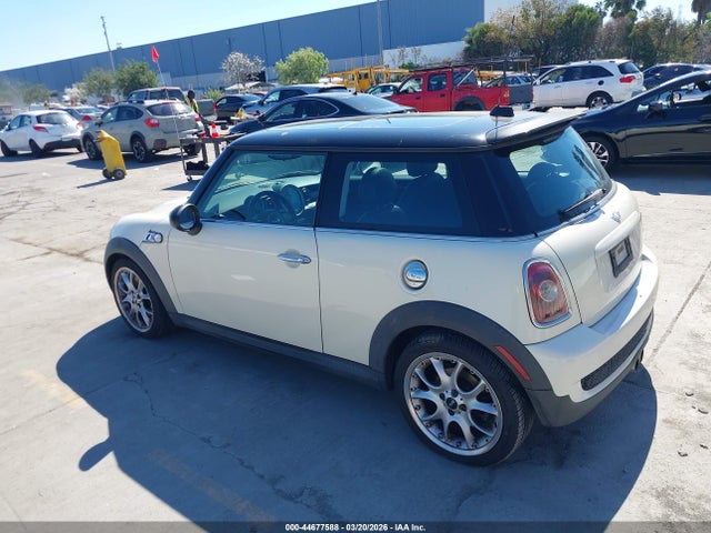 2008 MINI COOPER S WMWMF73568TV37964 Photo 2