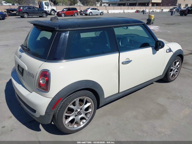 2008 MINI COOPER S WMWMF73568TV37964 Photo 3