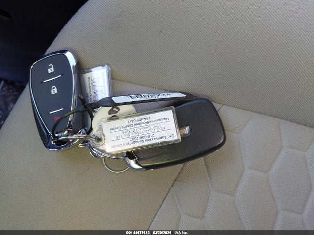 3GNAXHEV8KS637885 Chevrolet EQUINOX LS