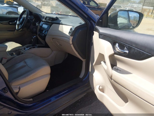 44677672 :رقم المزاد ، 5N1AT2MT2HC838399 vin ، 2017 Nissan Rogue Sl مزاد بيع