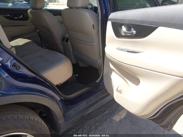 44677672 :رقم المزاد ، 5N1AT2MT2HC838399 vin ، 2017 Nissan Rogue Sl مزاد بيع