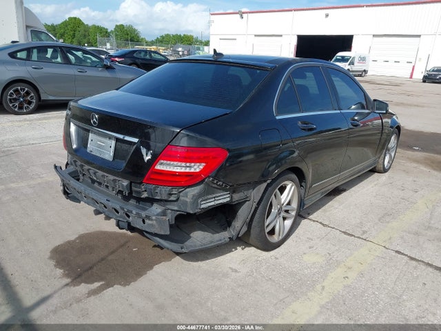 2013 Mercedes-benz C 250 Sport მანქანა იყიდება აუქციონზე, vin: WDDGF4HB0DR267818, აუქციონის ნომერი: 44677741