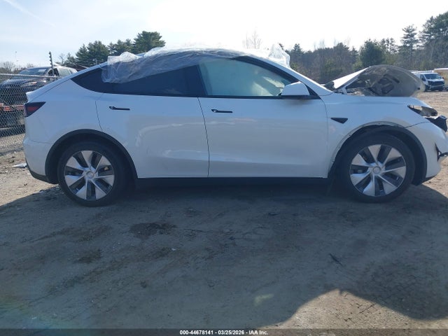 2023 Tesla Model Y Awd/long Range Dual Motor All-wheel Drive მანქანა იყიდება აუქციონზე, vin: 7SAYGAEE8PF589211, აუქციონის ნომერი: 44678141