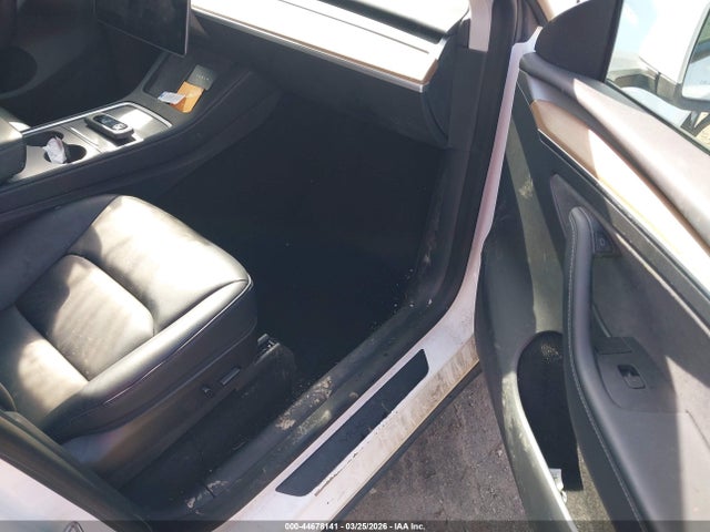 2023 Tesla Model Y Awd/long Range Dual Motor All-wheel Drive მანქანა იყიდება აუქციონზე, vin: 7SAYGAEE8PF589211, აუქციონის ნომერი: 44678141