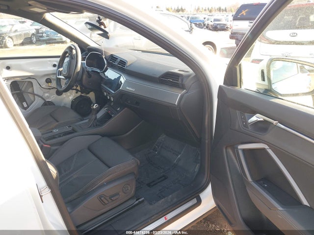 2020 Audi Q3 Premium Plus 45 Tfsi S Line Quattro Tiptronic მანქანა იყიდება აუქციონზე, vin: WA1EECF30L1005900, აუქციონის ნომერი: 44678236