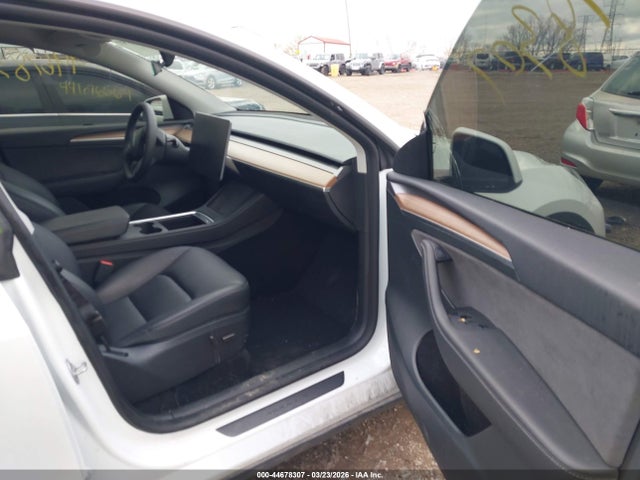 Продаж на аукціоні авто 2024 Tesla Model Y Long Range Single Motor Rear-wheel Drive/rwd, vin: 7SAYGDED2RF129781, номер лоту: 44678307