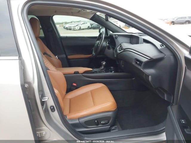 44678477 :رقم المزاد ، JTHP3JBHXL2021301 vin ، 2020 Lexus Ux 200 مزاد بيع