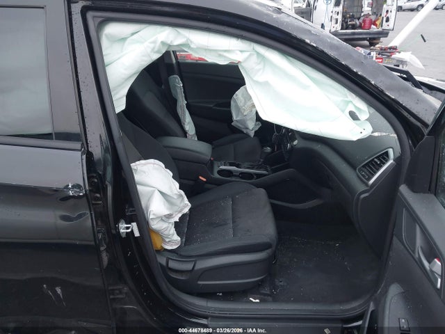 KM8J33A46HU268310 Hyundai TUCSON SE