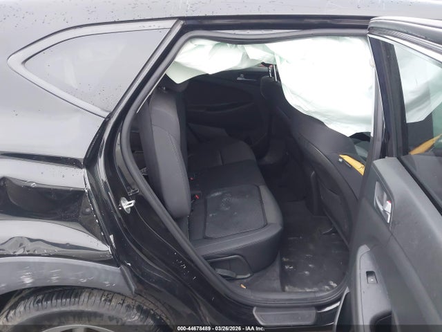KM8J33A46HU268310 Hyundai TUCSON SE