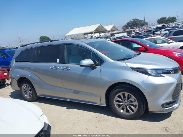5TDJRKECXSS284438 Toyota SIENNA XLE